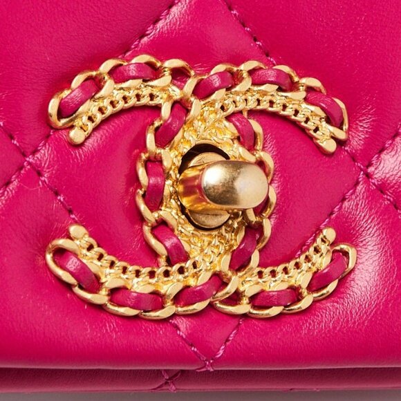 Chanel Fuchsia Quilted Lambskin Leather On and On Small Chain Flap Bag - Picture 9 of 10